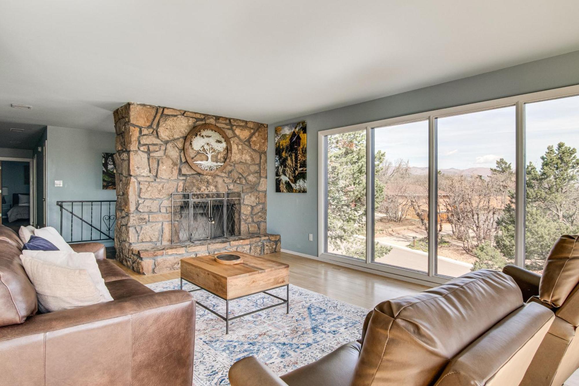 5 Mi To Area Attractions Home With Hot Tub Colorado Springs Exterior photo